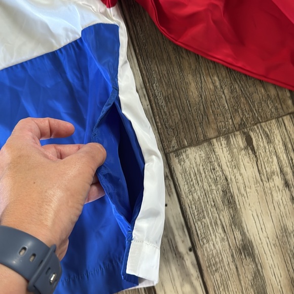 Coca-Cola Women or men
Windbreaker Jacket Size 2XL
Lightweight Pullover hood - Picture 11 of 15